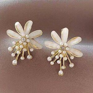 NEW!! Gold Plated Blosson Petal Mini Pearls Post Earrings